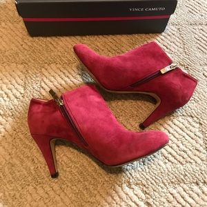 Vince Camuto booties size 5